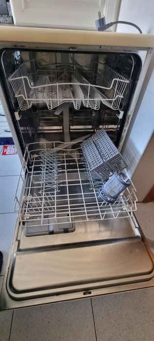 Máquina de lavar louça WHIRLPOOL