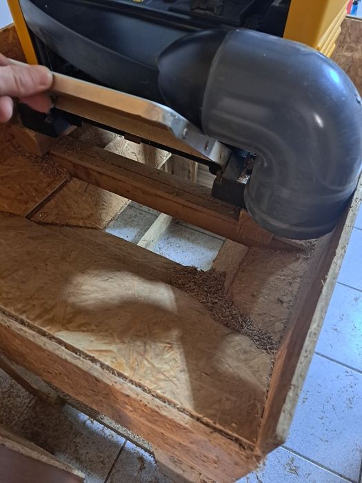 Desengrossadeira DEWALT DW733 + bancada com sistema de recolha