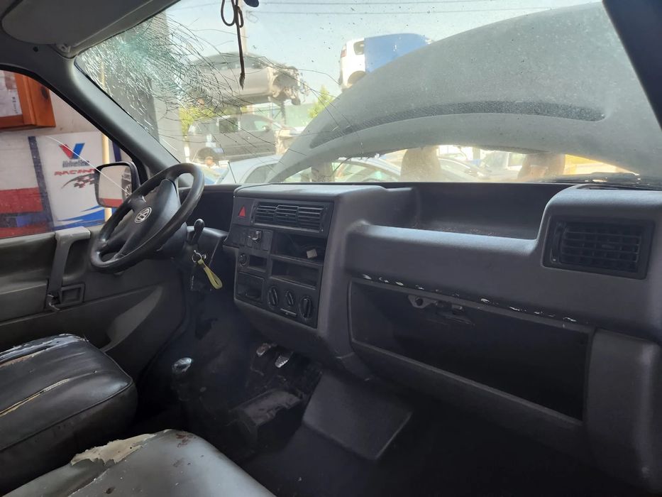 Volkswagen Transporter T4 1.9 TD do ano 2000 ás peças.