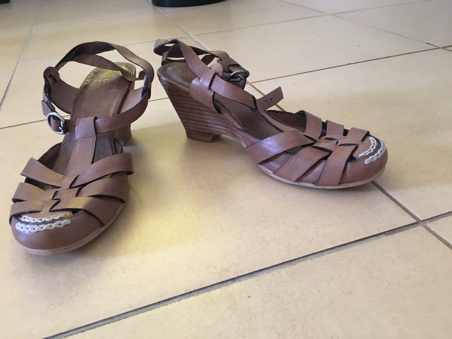 Sandaly ze skory 36