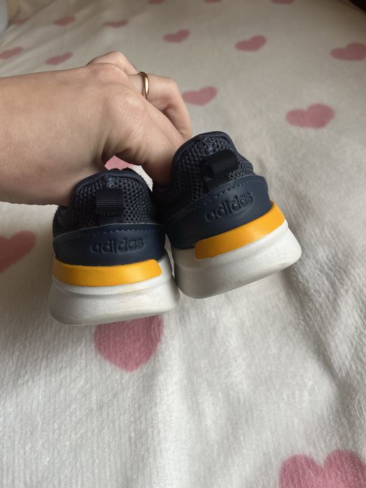 легенькі кросівки Adidas