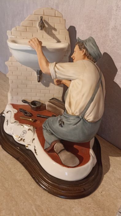 сантехник статуэтка Capodimonte Италия .