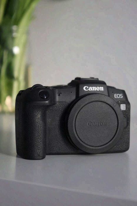 Canon EOS RP + 2 Original Akkus + Ladegerät