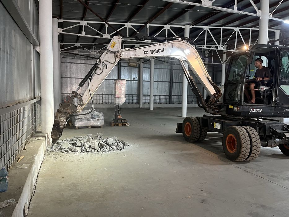 Экскаватр погрузчик гидромолот мини экскаватор