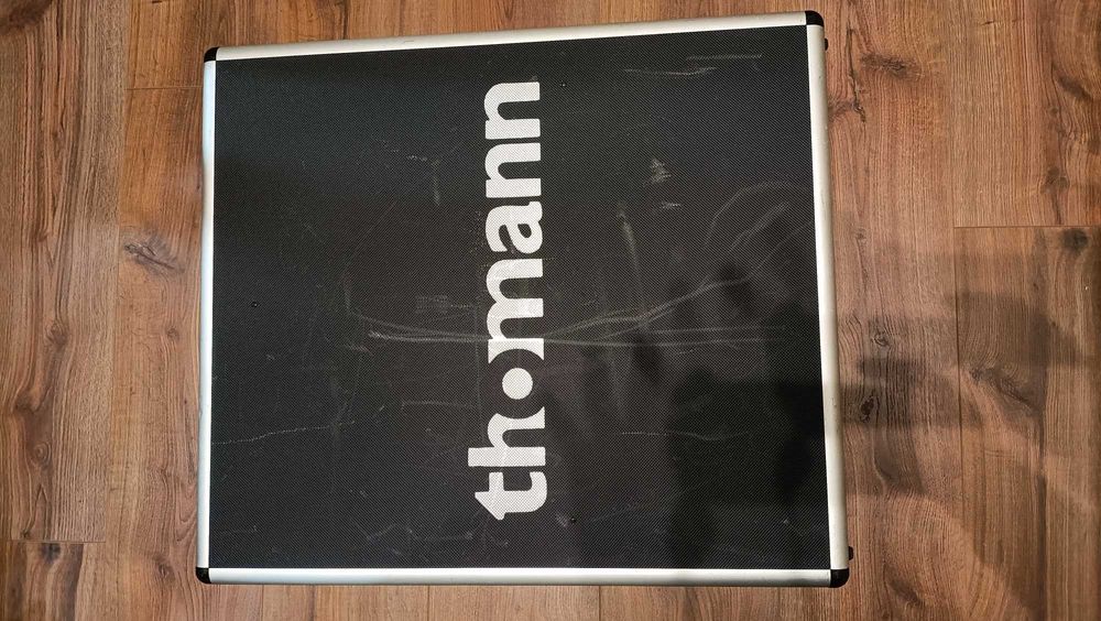 Mesa Behringer Xenyx X2222USB e outro material