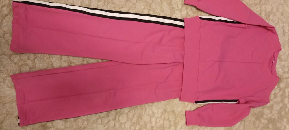 Костюм для дівчинки,нарядний,спортивний