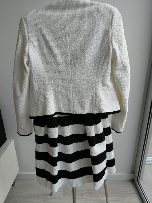 Conjunto vestido Guess e casaco Sinequanone
