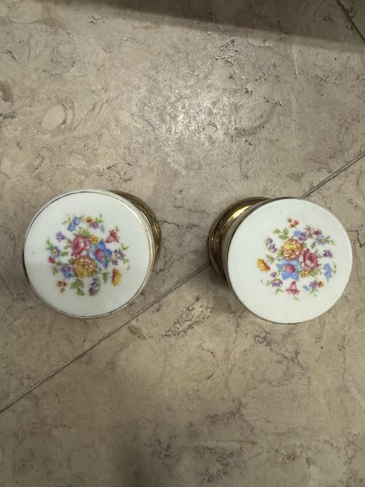 10 Maçanetas em porcelana pintada com motivos de flores