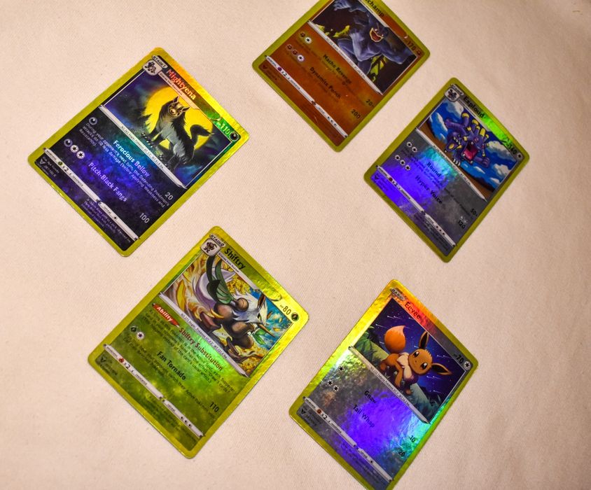 (Mais de 150 cartas de pokemon)