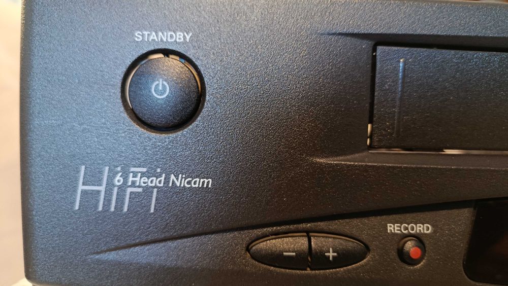 Leitores VHS com avaria Philips VR 675 de 6 cabeças stereo nicam e Sharp a 50 eur e 25 eur