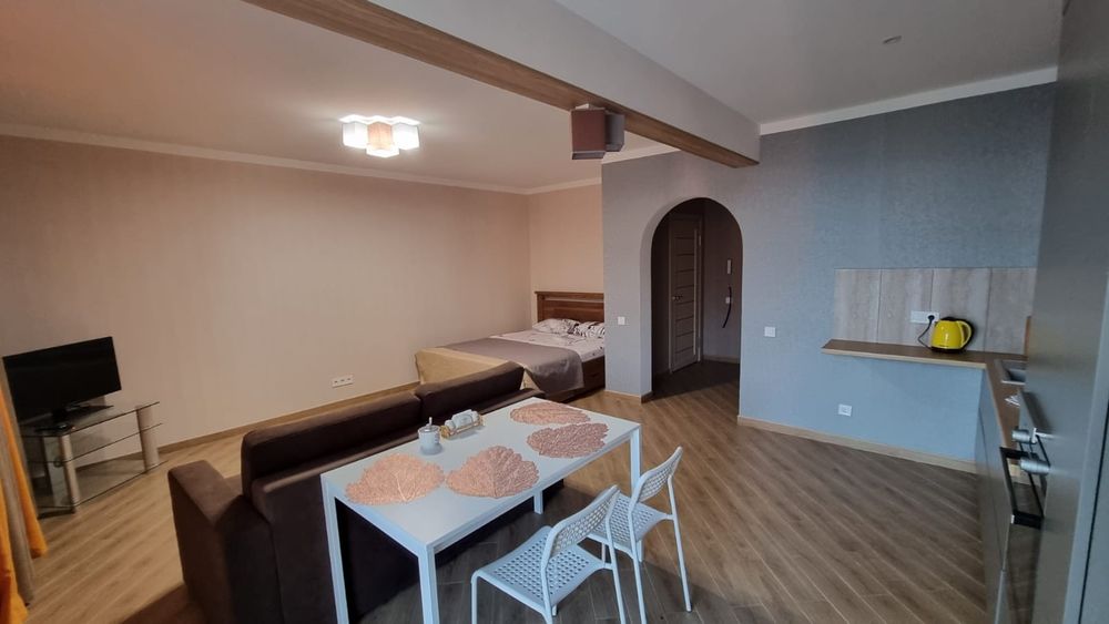 Подобово та погодинно•Авто та залізничний вокзал