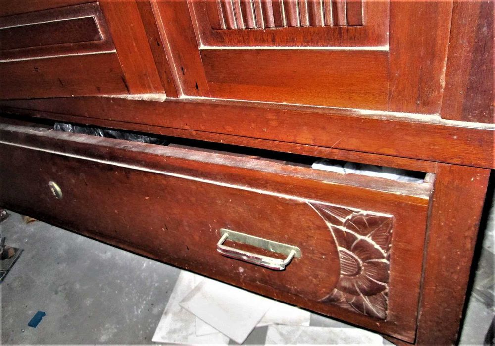 móvel / guarda fatos antigo