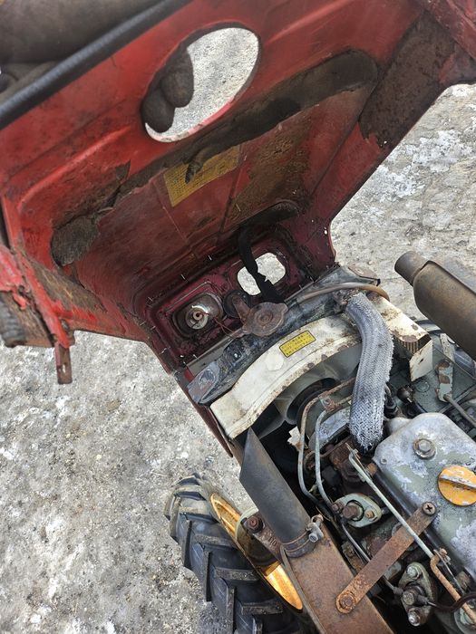 Yanmar YM1100D 4x4 mini traktorek ogrodniczy japoński kubota b6000