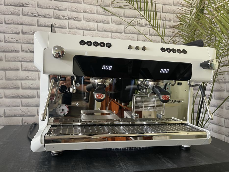 Кавова машина асторія коре 2022 рік стан наближений  до нового