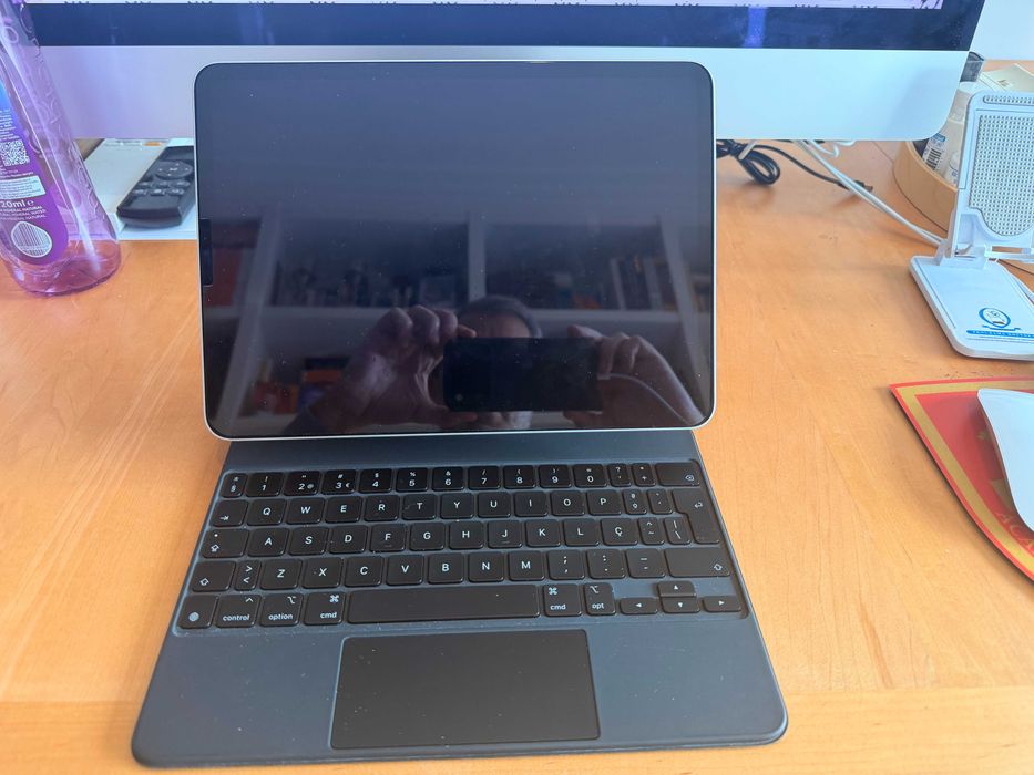 iPad Pro 11” (4.ª Geração) + Magic Keyboard | Como Novo | Oportunidade