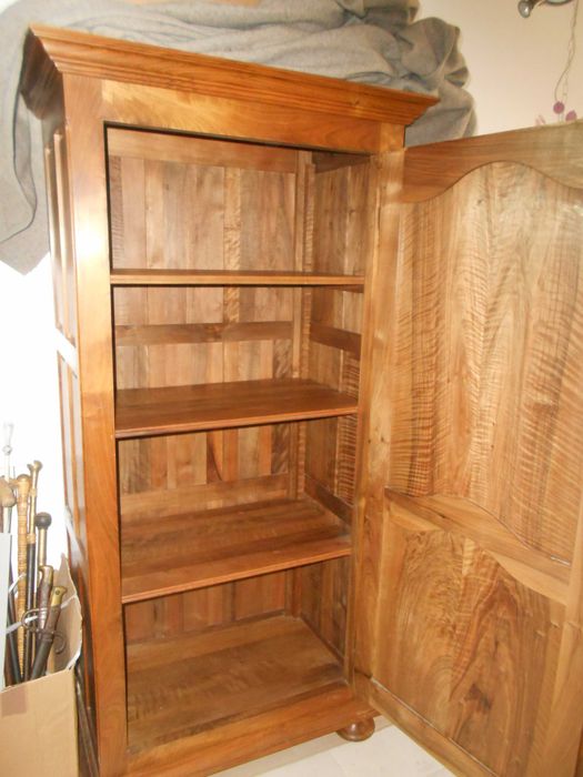 superbes armoires en bois de noyer d excellente qualité