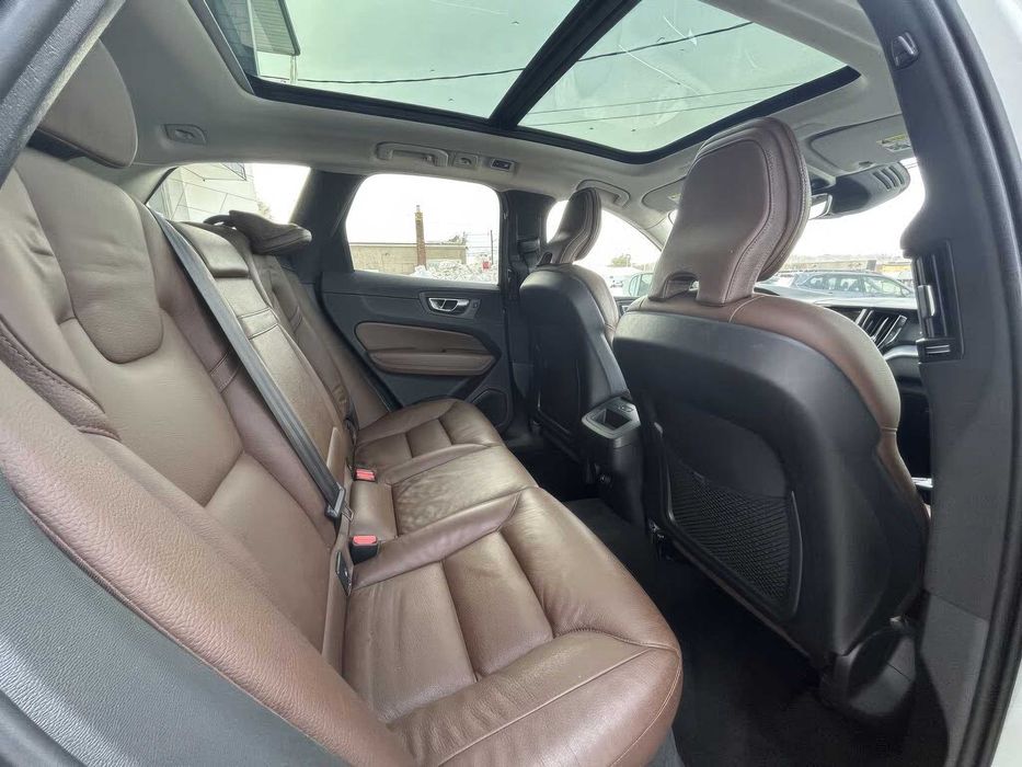 Volvo XC60 T6 Momentum      2019