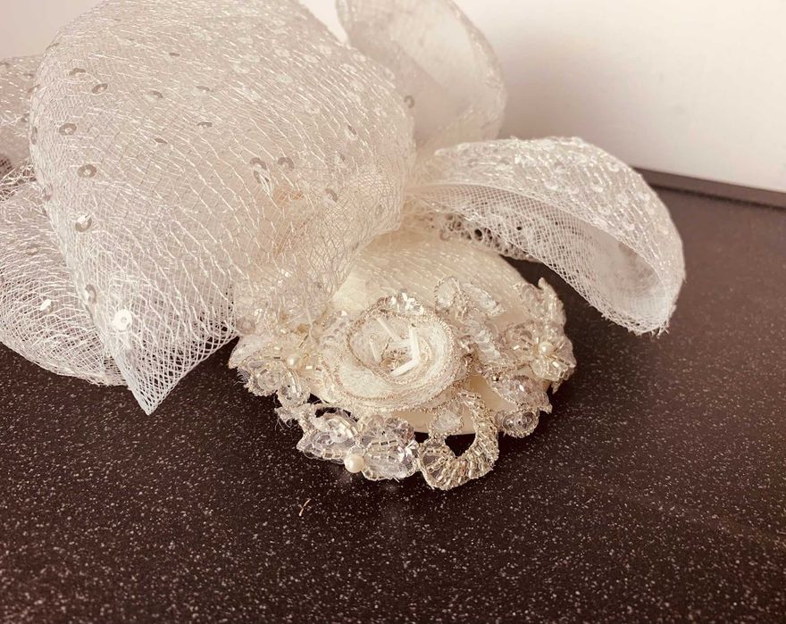 nowy stroik ślubny artystyczny kokarda xxl cekiny spinka haute couture