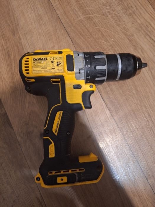 Wkrętarka Dewalt dcd790 sprawna