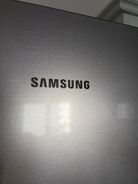 Frigorífico Combinado Samsung No Frost com Dispensador de Água