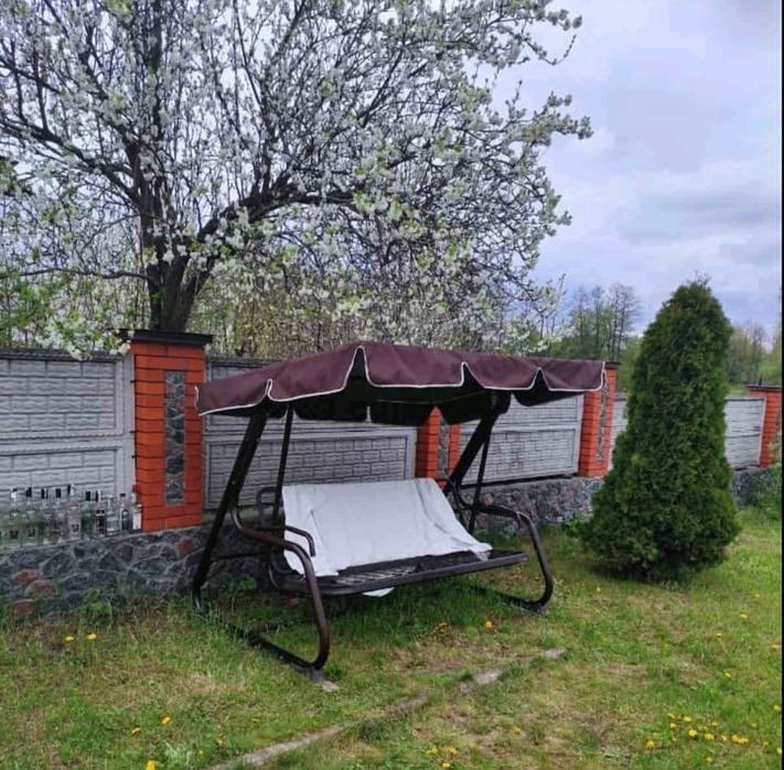 Пошив різноманітних чохлів,тентів,криш на гойдалки, навісів.