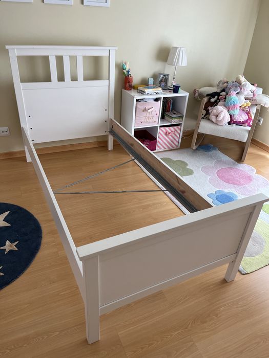 Cama Solteiro Ikea Hemnes com estrado e colchão