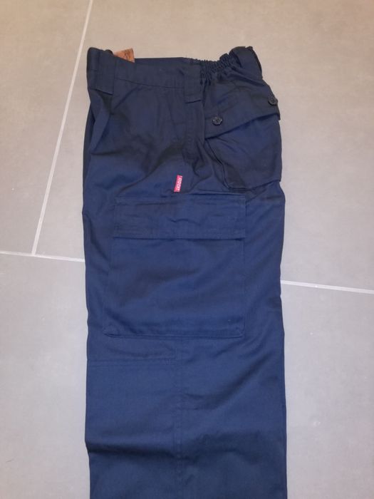 Calça multibolsos reforçadas T-42 - nova