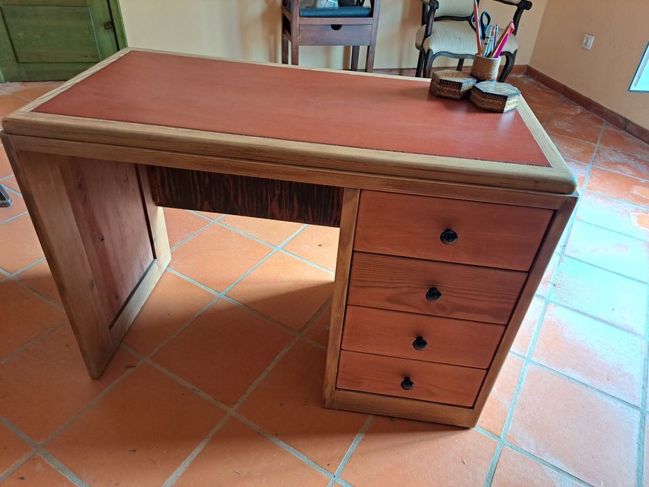 Secretária vintage recuperada