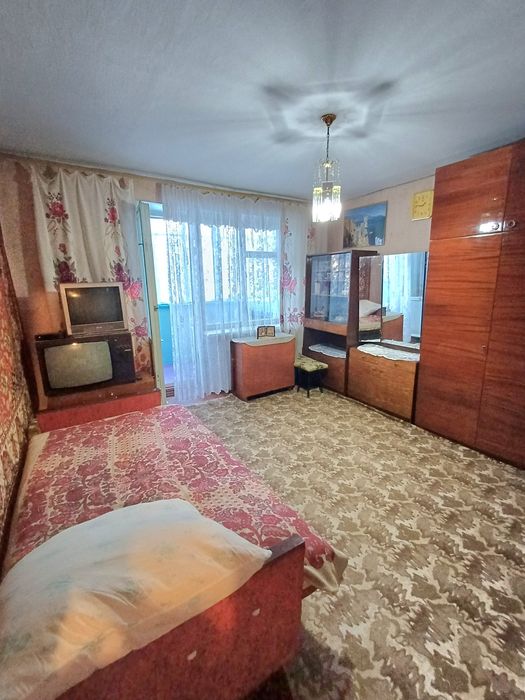 Продам 1 комнатную " Чешку" на 2/9 Космонавтов / 30-я школа