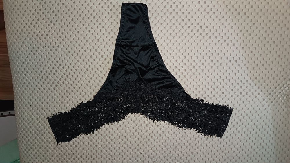Stringi czarne  S