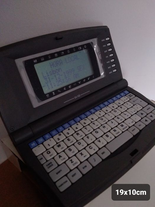 Agenda eletrónica 64kb antiga, anos 90, com pilhas