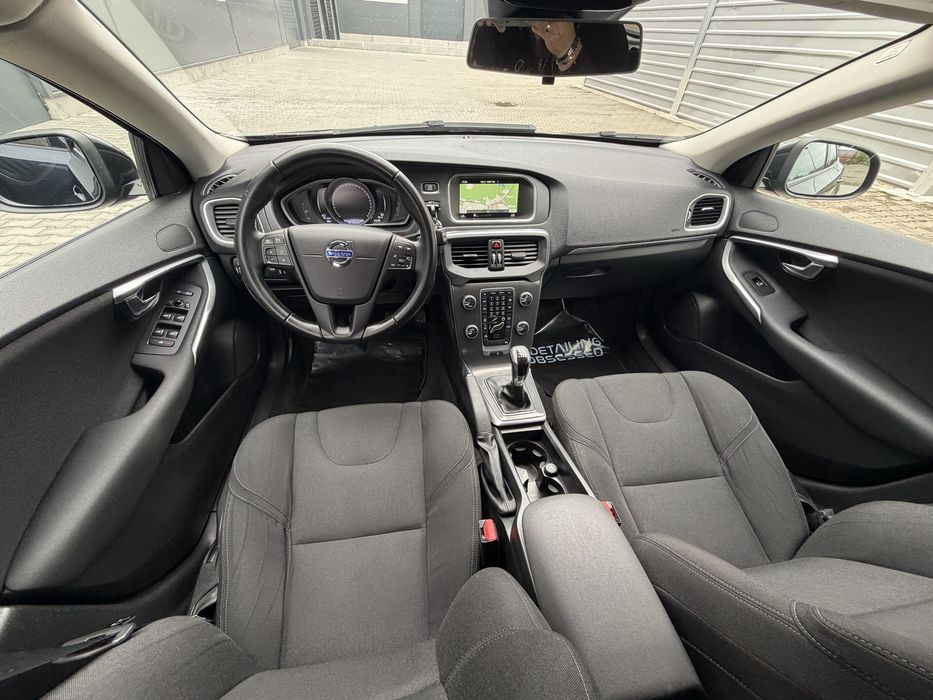 Volvo V40 2.0D D2 PSA 2016 136tys km