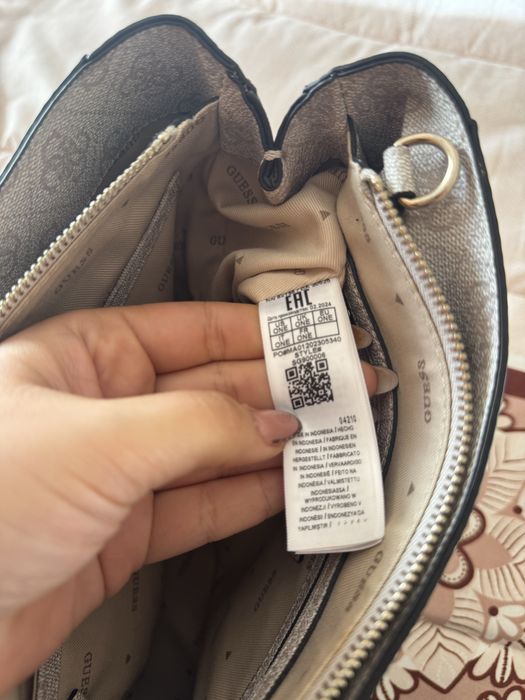 Mala GUESS branca e bege