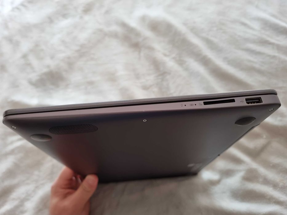 Asus ZenBook UX430UA – i7 | 16GB RAM | 512GB SSD | Bateria como nova