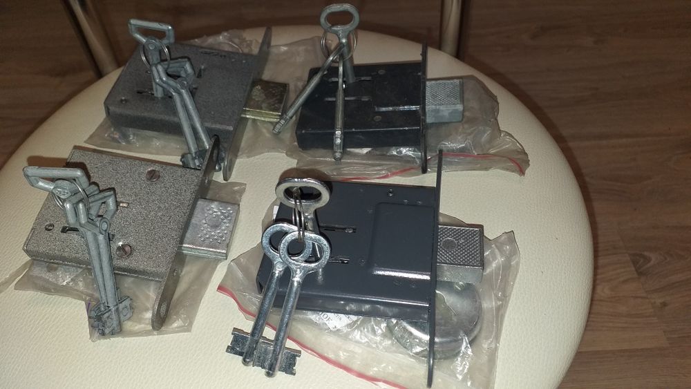 Продам врезные замки с длинным ключом.
