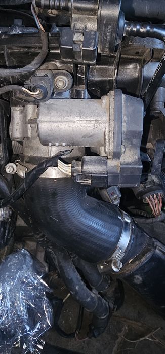 Дросельна заслонка впускний колектор vw passat b6 2.0tfsi  06F133062J