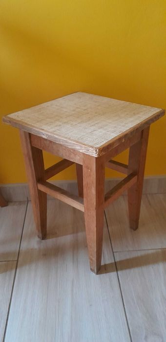 Drewniany taboret / stołek – solidny, stabilny