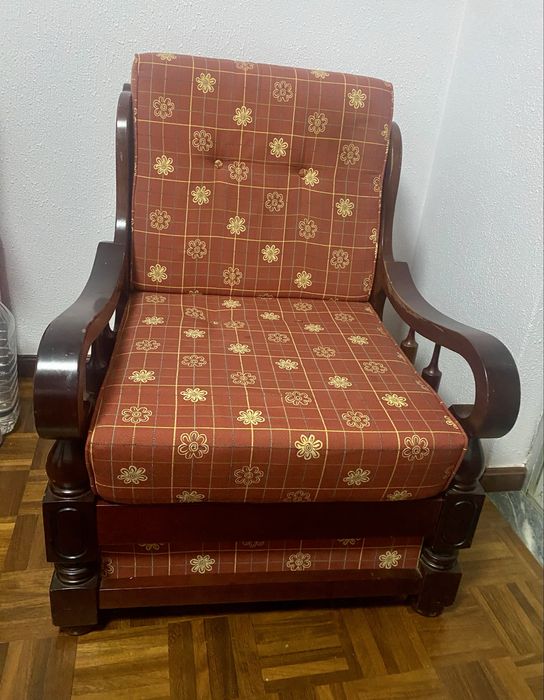 Poltrona rustica madeira maciça em bom estado