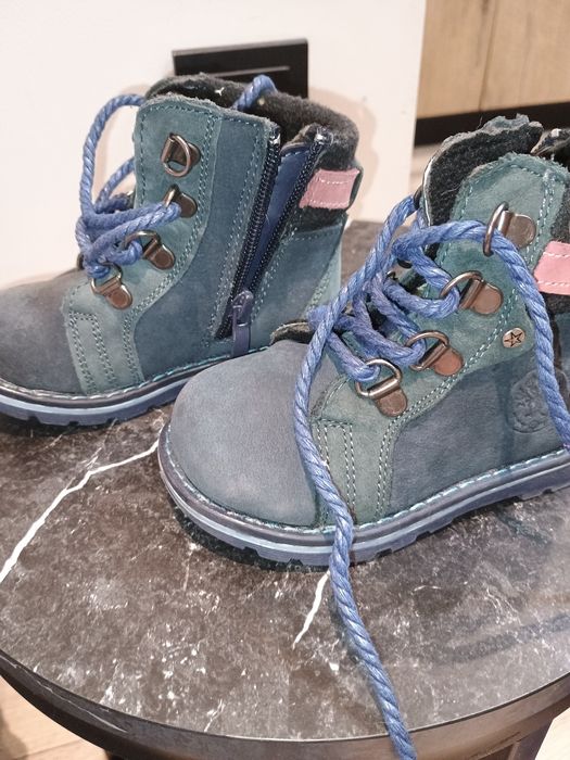 Buty dla dziewczynki r. 23