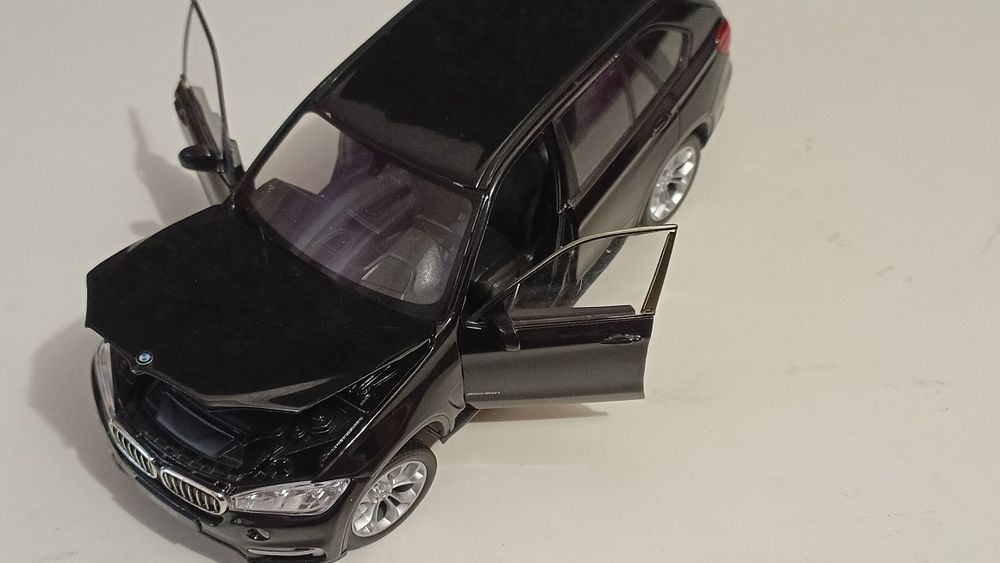 Модель BMW X5 1:24