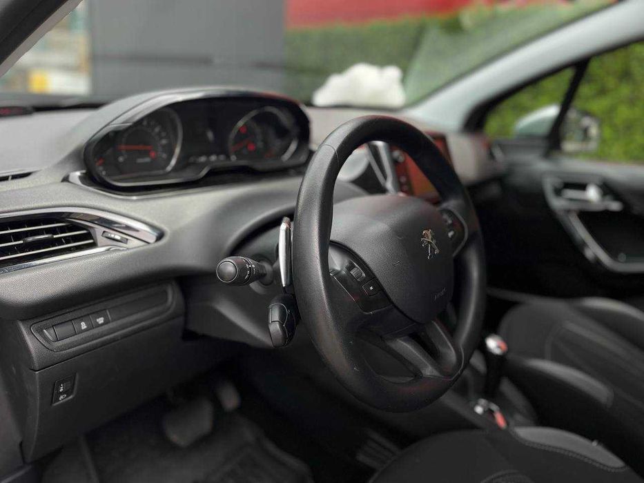 Peugeot 208 2014