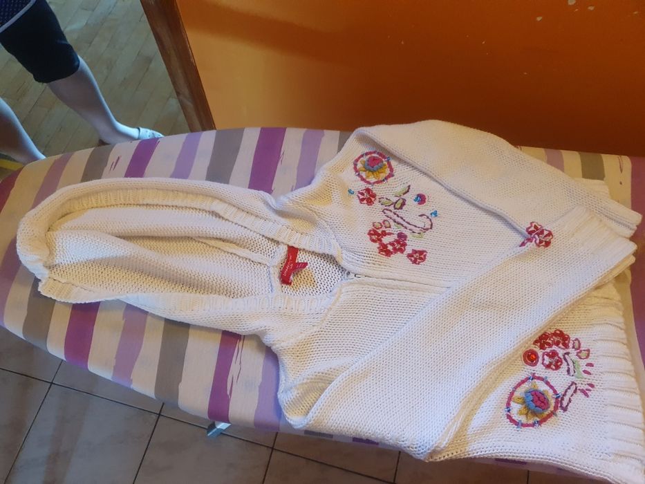 Sweterek dziewczecy 104