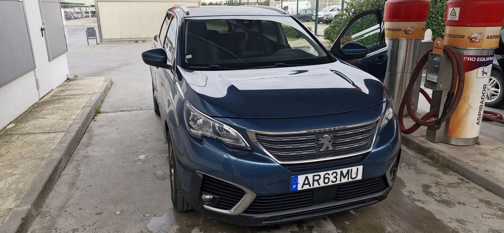 Peugeot 5008 7lugares com manutenção toda feita.