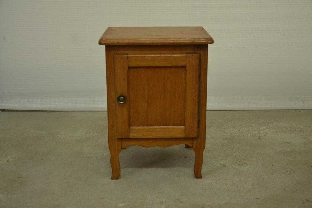 szafka nocna na giętych nogach