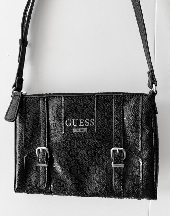 Carteira Guess preta em napa com brilho