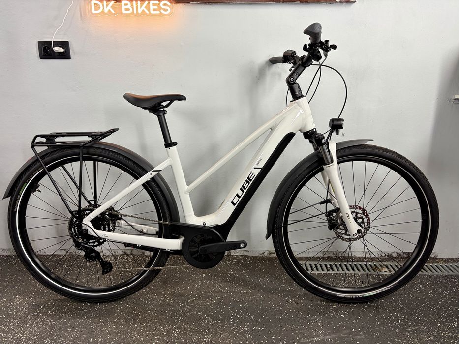 NOWY Rower elektryczny miejski CUBE Touring Hybrid One 625/Shimano