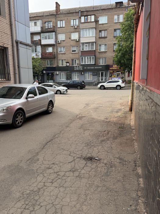 Продається 1 кімнатна квартира на площаді Визволення .