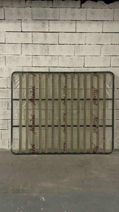 Estrados cama praticamente novos