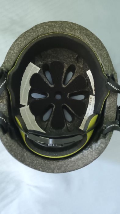 Kask tsg na hulajnogę