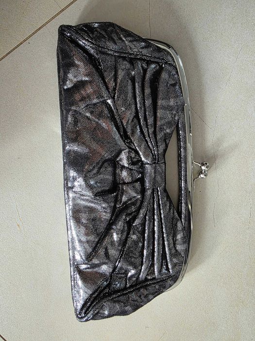 Torebka kopertówka do ręki wizytowa czarno-srebrna – stan idealny